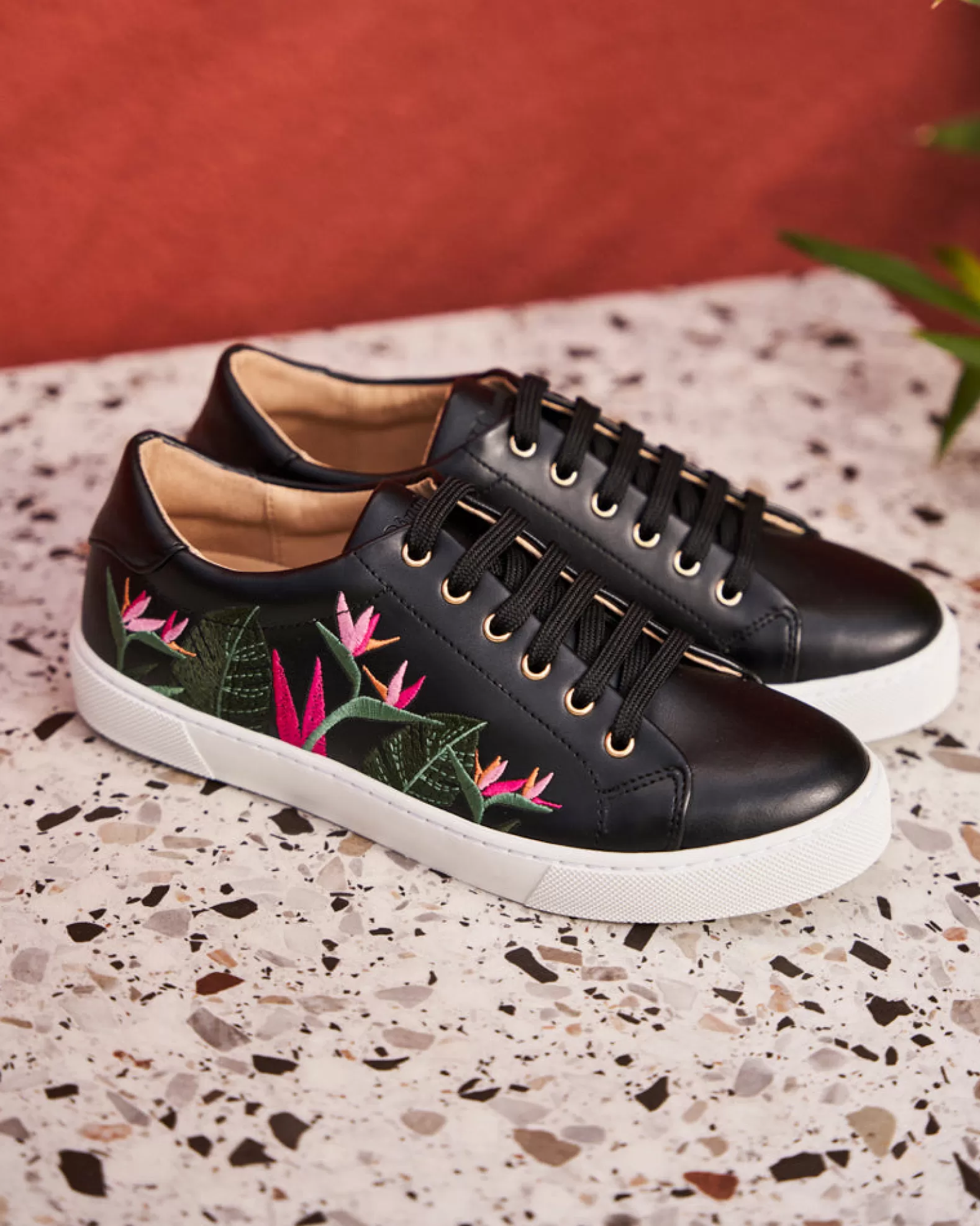 Minuit sur Terre Virevolte Tropical Noir Outlet